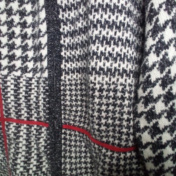 Tanjay  Sweater  Size Medium  Full Zip  Long Sleeve  Black White Red - Picture 6 of 13